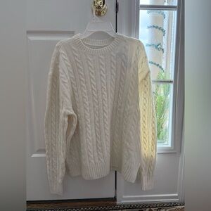 Hollister XS White Sweater NWT